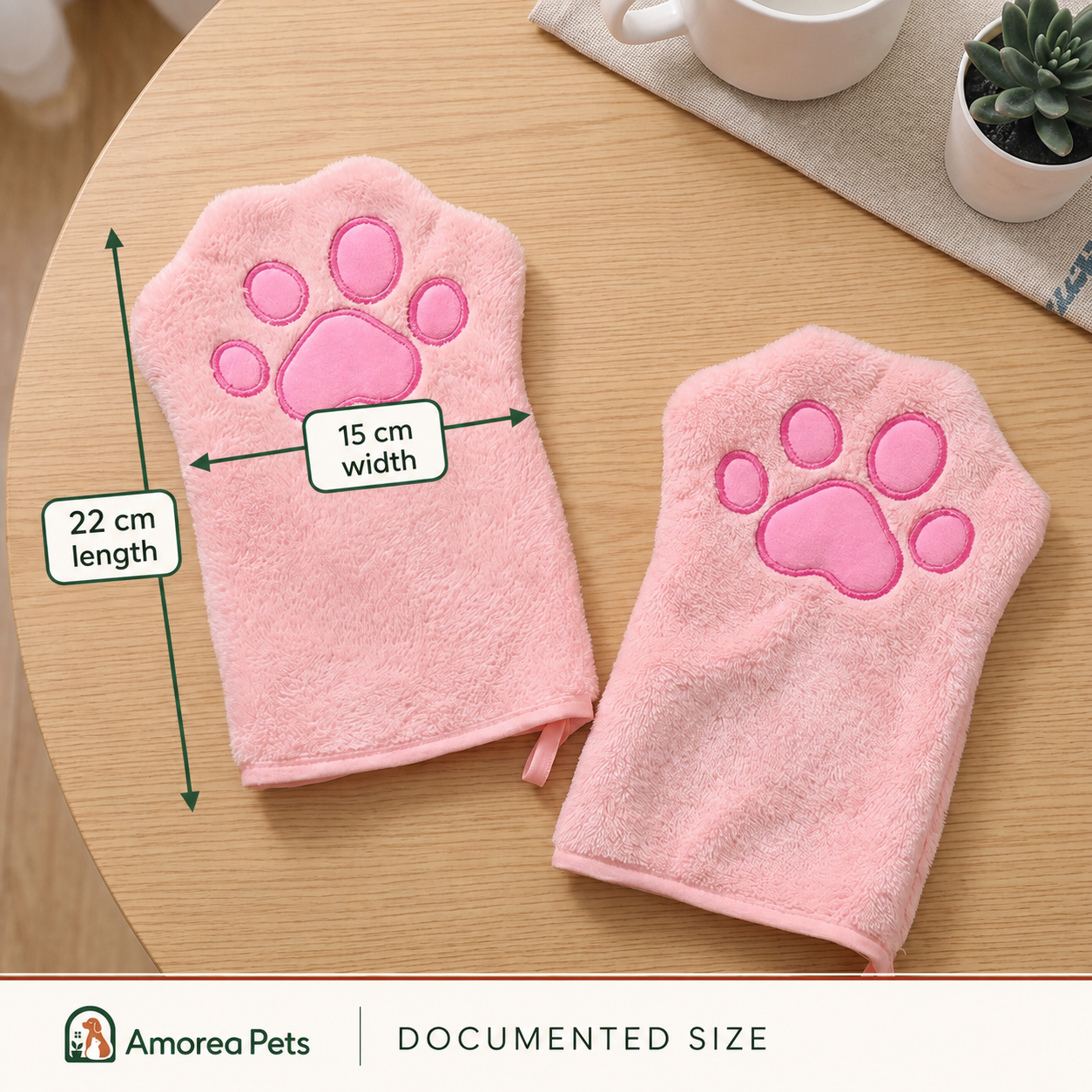 Pink glove-style pet drying towel measuring 22 cm long and 15 cm wide